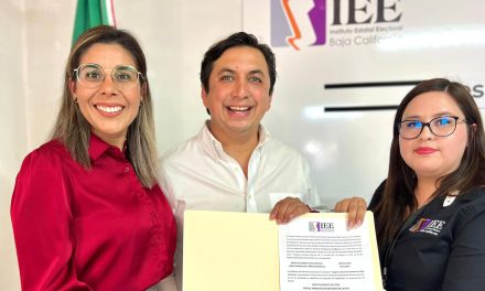 Diego Arregui recibió su constancia de mayoría por el distrito 16