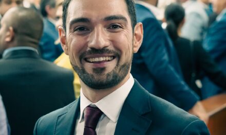 Rinde protesta diputado integrantes de la comunidad LGBT