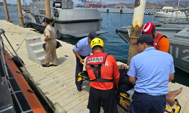 Personal naval realiza evacuación médica en inmediaciones de Ensenada, Baja California