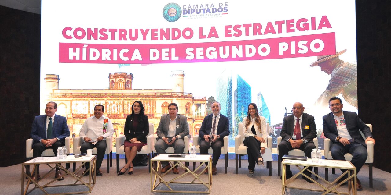 ARMANDO SAMANIEGO ORGANIZA CONCURRIDO FORO NACIONAL HÍDRICO