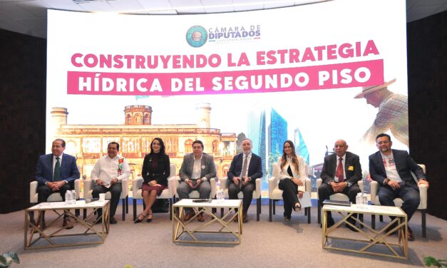 ARMANDO SAMANIEGO ORGANIZA CONCURRIDO FORO NACIONAL HÍDRICO
