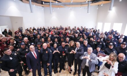 ENTREGA GOBERNADORA MARINA DEL PILAR HISTÓRICAS PRIMERAS TARJETAS DE PENSIÓN A POLICÍAS DE LA FESC