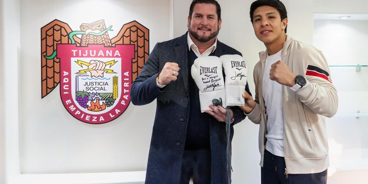 RECIBE PRESIDENTE MUNICIPAL ISMAEL BURGUEÑO AL CAMPEÓN DE BOXEO TIJUANENSE JAIME MUNGUÍA