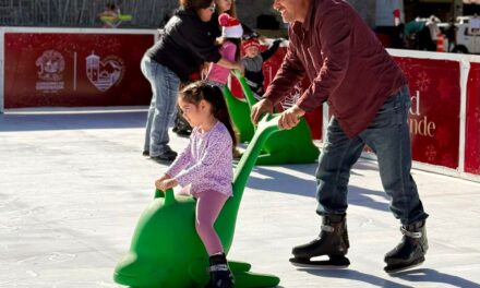 Inaugura Claudia Agatón pista de patinaje navideña