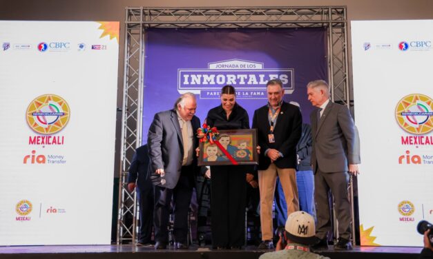 RECIBE GOBERNADORA MARINA DEL PILAR RECONOCIMIENTO POR APOYO EN LA REALIZACIÓN DE LA SERIE DE CARIBE DE BÉISBOL MEXICALI 2025
