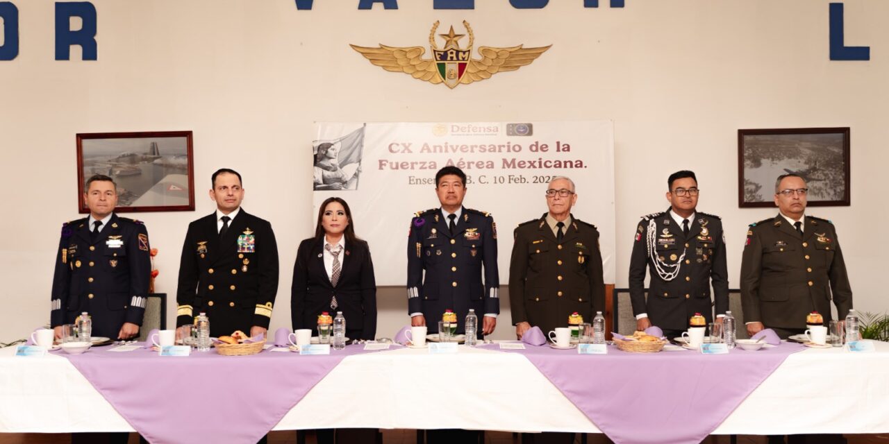 Felicita Claudia Agatón a la Fuerza Aérea Mexicana por su 110 aniversario