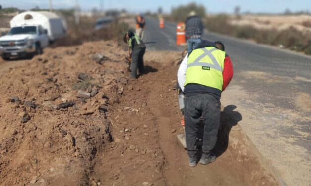 TRABAJA SIDURT EN BACHEO EN SECTOR CARRETERO DEL VALLE DE MEXICALI
