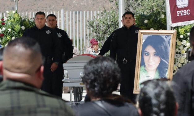 DESPIDEN CON HONORES A AGENTE ABIGAIL ESPARZA REYES