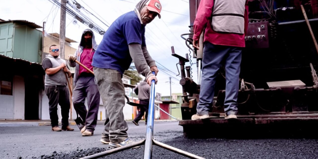 Intensifica Gobierno de Ensenada Trabajos de Bacheo en la Ciudad; Van sobre la Coral y Geranios