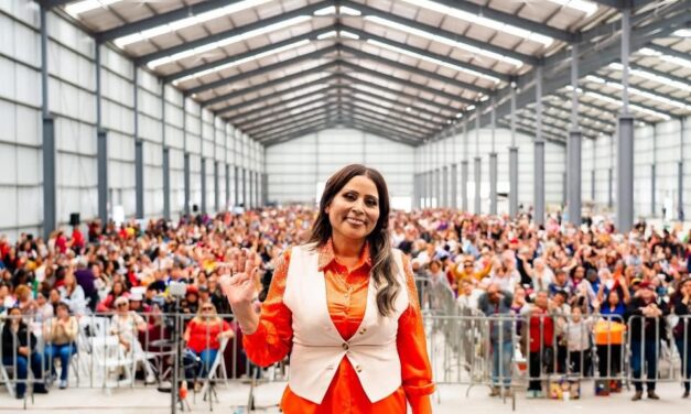 Festeja Claudia Agatón con Amor en Grande a 2 mil 500 mamás ensenadenses