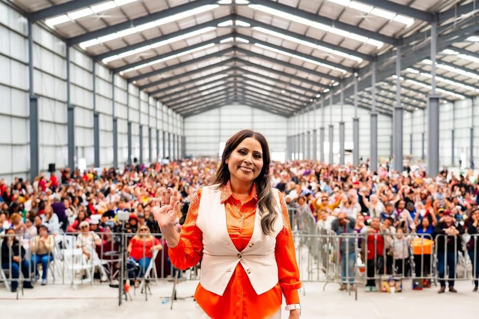 Festeja Claudia Agatón con Amor en Grande a 2 mil 500 mamás ensenadenses