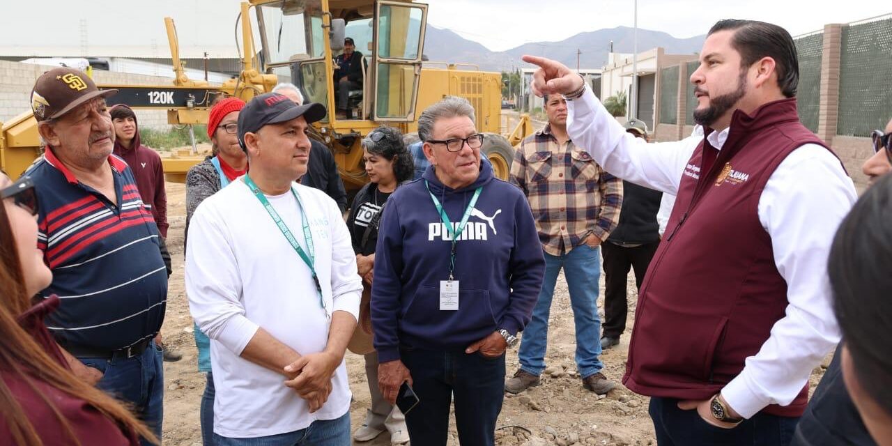 Supervisa Ismael Burgueño obras de mejoramiento urbano en colonia Granjas Familiares