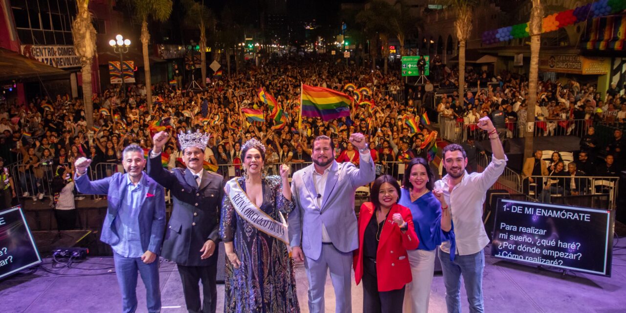 CONMEMORAN EN TIJUANA EL MES DEL ORGULLLO LGBTTTIQA+; ALCALDE DE TIJUANA CORONA A SU REINA