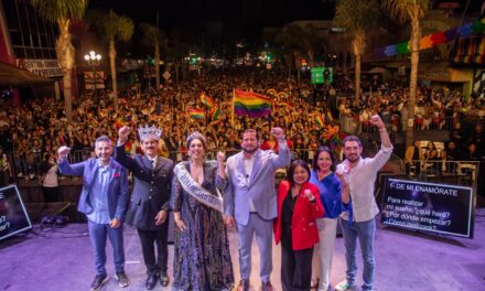 CONMEMORAN EN TIJUANA EL MES DEL ORGULLLO LGBTTTIQA+; ALCALDE DE TIJUANA CORONA A SU REINA