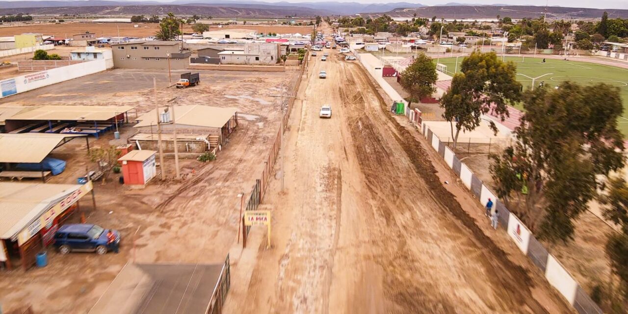 Rehabilita Gobierno Municipal 37 km de caminos en San Quintín