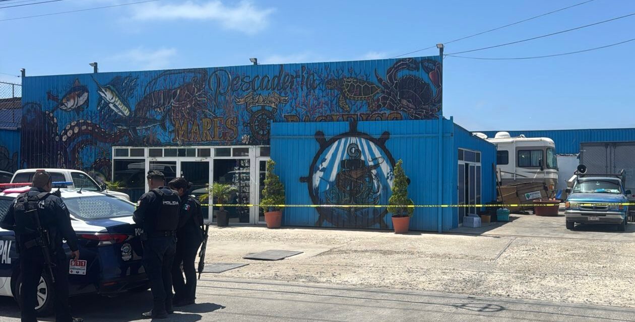 ATAQUE ARMADO EN PESCADERIA DE ENSENADA DEJA UNA PERSONA MUERTA Y 3 HERIDOS; ENTRE ELLOS UNA MUJER