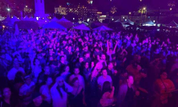 Acuden miles al “Festival de la Margarita” en el Riviera