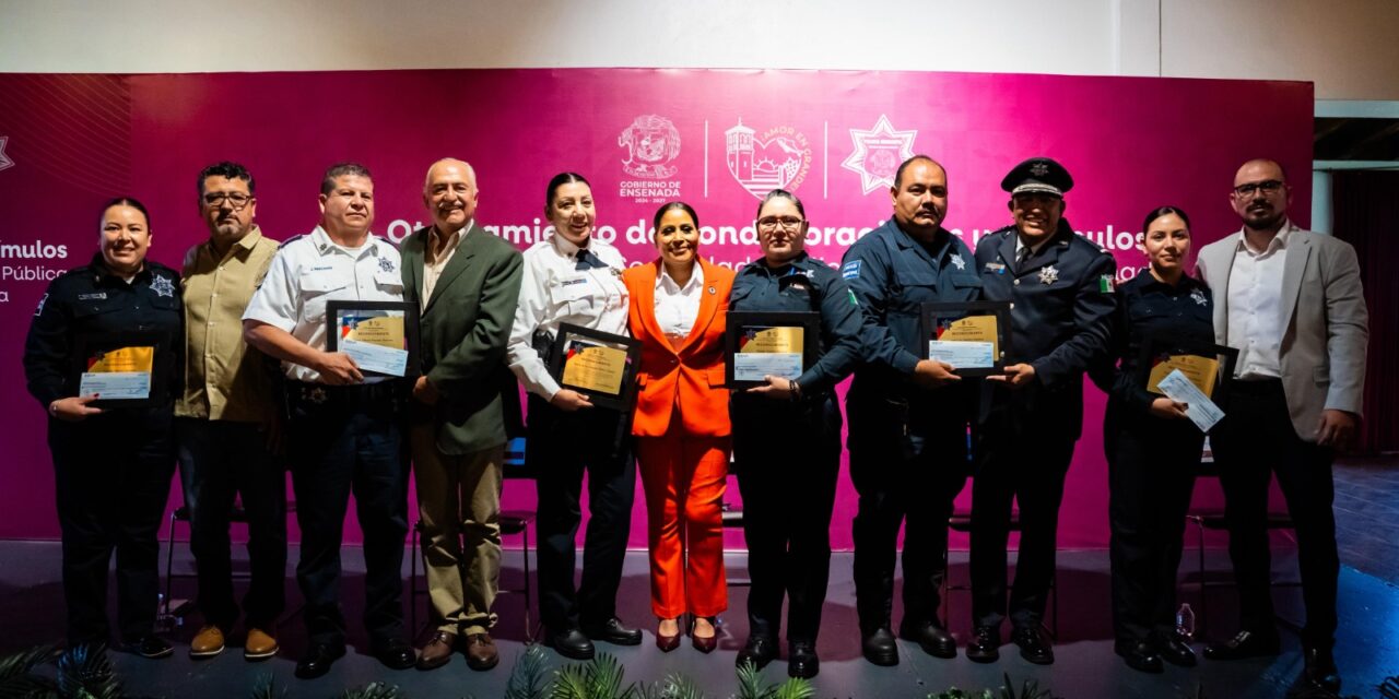 Reconoce gobierno de Claudia Agatón a 29 policías municipales
