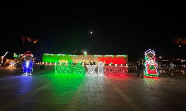 Enciende gobierno de Claudia Agatón alumbrado ornamental por festejos patrios