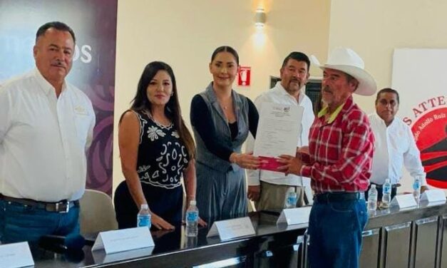 Participa Diputada Federal Claudia Moreno en entrega de más de 500 títulos agrarios