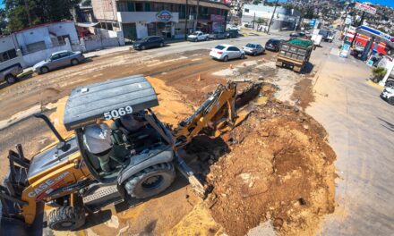 ATIENDE CESPE FUGA REGISTRADA EN LA CALLE DIEZ