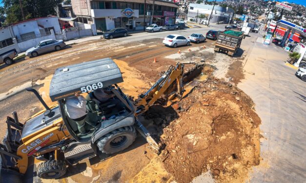 ATIENDE CESPE FUGA REGISTRADA EN LA CALLE DIEZ