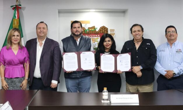 Firman XXV Ayuntamiento de Tijuana y Distribuciones Rembao contrato de donación en apoyo a asociaciones civiles