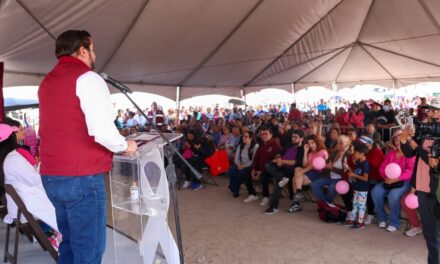 Acerca Gobierno de Ismael Burgueño servicios municipales a residentes de Terrazas del Valle en La Presa Este