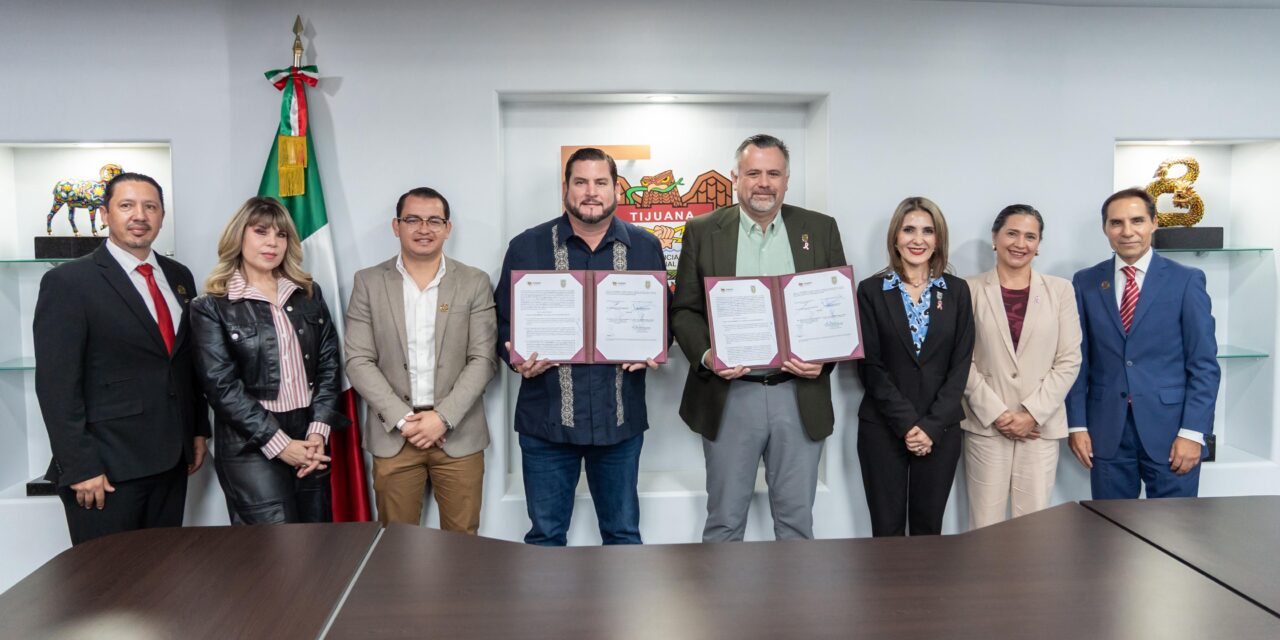 Firma Ismael Burgueño Ruiz convenio de vinculación con la Universidad Autónoma de Baja California