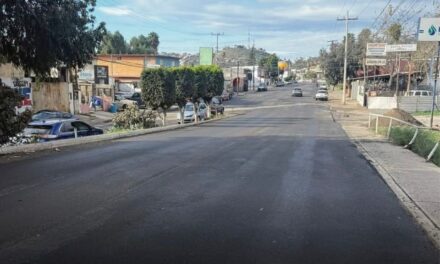 Mejora Gobierno de Ensenada la movilidad con reencarpetado de la calle Alisos