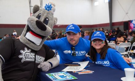 ECA LNG entrega más de 150 juguetes a niñas y niños en el Sauzal en festejo de Día de Reyes