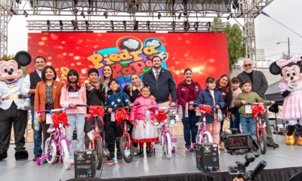 Convive Ismael Burgueño con niñas y niños tijuanenses en la celebración de Día de Reyes 2026