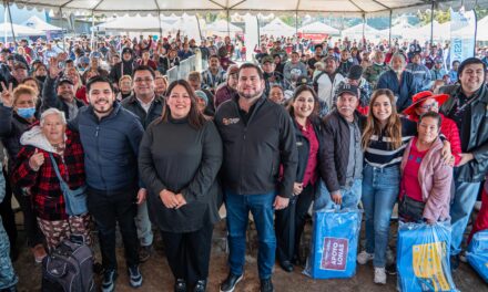 Atiende Ismael Burgueño a vecinos de la colonia La Miramar durante la Jornada del Pueblo