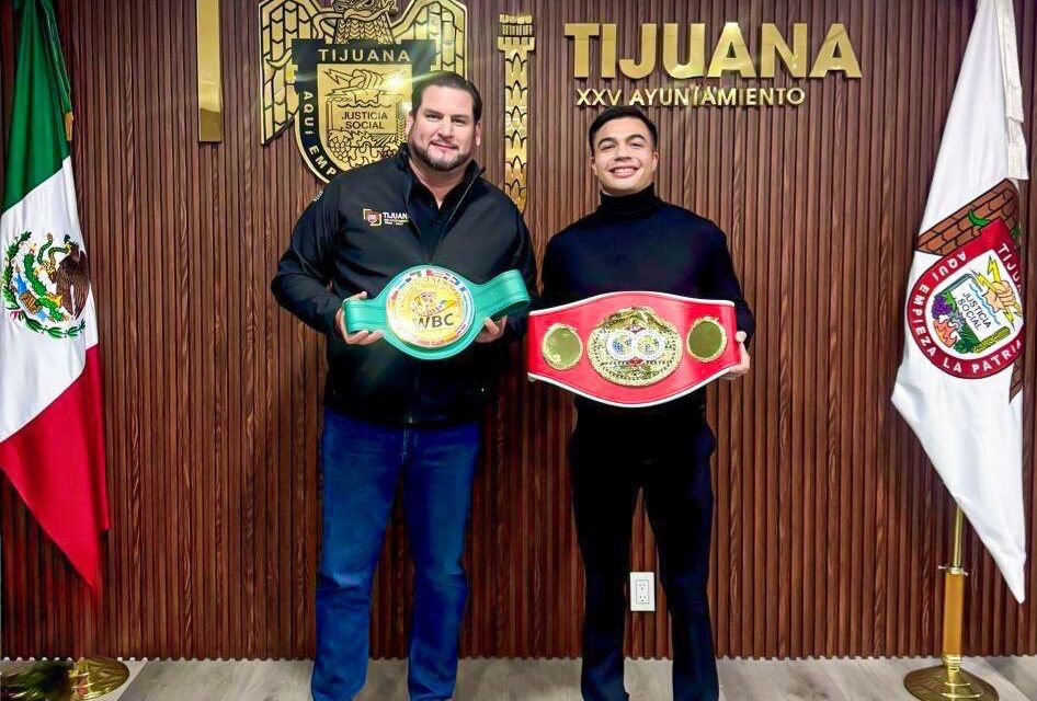 Recibe Ismael Burgueño al tijuanense José ‘Chapulín’ Salas, Campeón Mundial Gallo de la Federación Internacional de Boxeo
