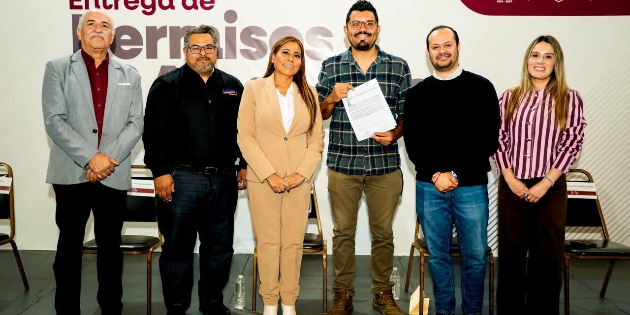 Entrega Gobierno de Claudia Agatón 50 permisos de alcoholes