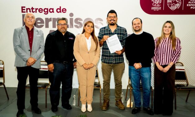 Entrega Gobierno de Claudia Agatón 50 permisos de alcoholes
