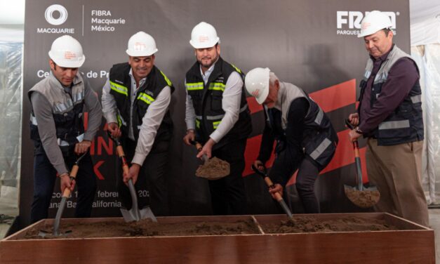 Participa Ismael Burgueño Ruiz en la colocación de la primera piedra del nuevo complejo industrial y proyecto de departamentos en Santa Fe