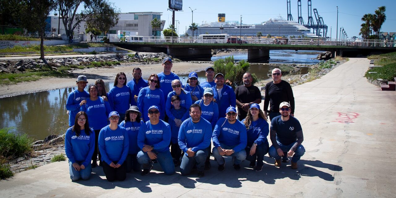 Voluntarios de ECA LNG participan en limpieza de arroyo
