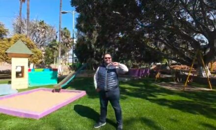 ESTRENA PASTO SINTÉTICO EL MUNDO INFANTIL: REGIDOR ADRIÁN GARCÍA