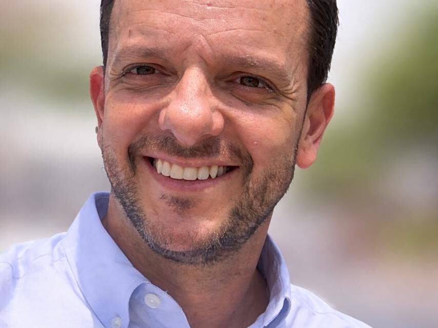 Gana Carlos Torres, ex esposo de la Gobernadora Marina del Pilar caso por Difamación contra El Universal, tras ser señalado de «Huachicol»