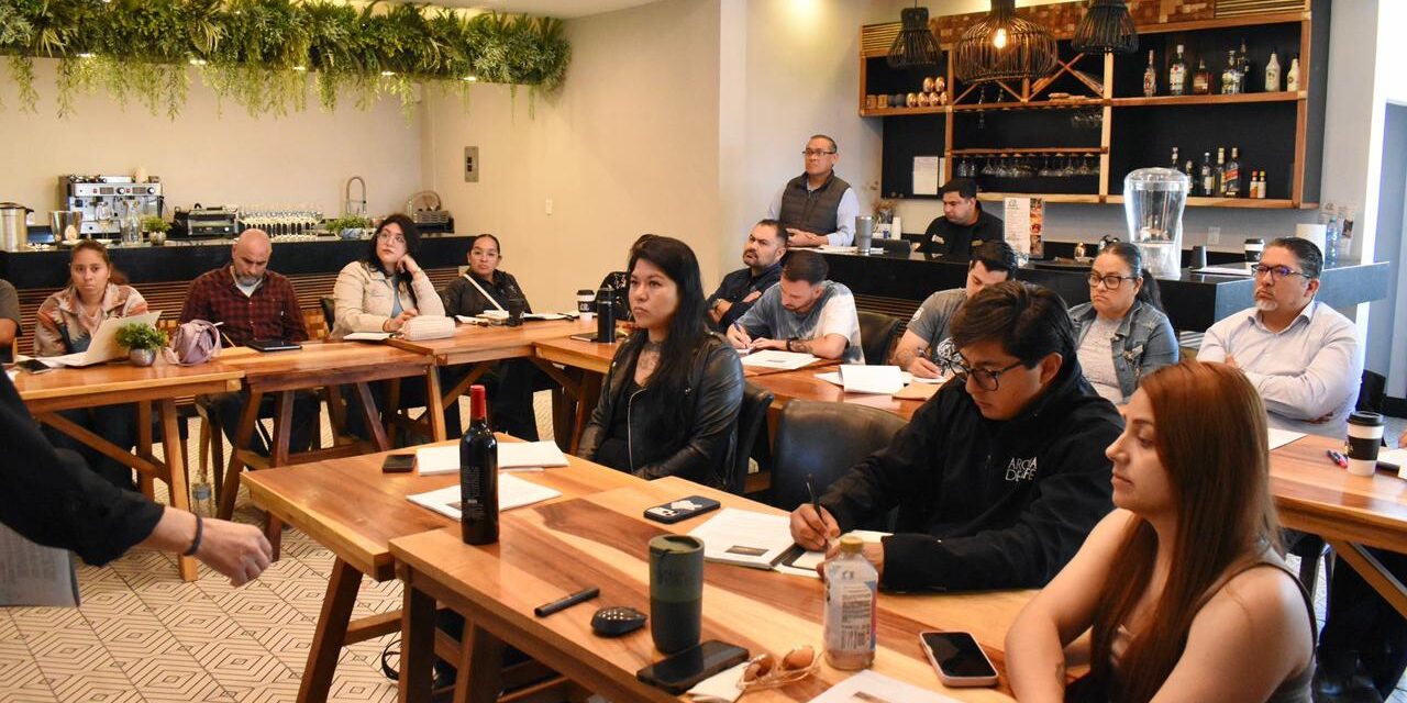 Fortalecen la industria vitivinícola con certificación en manejo práctico del vino