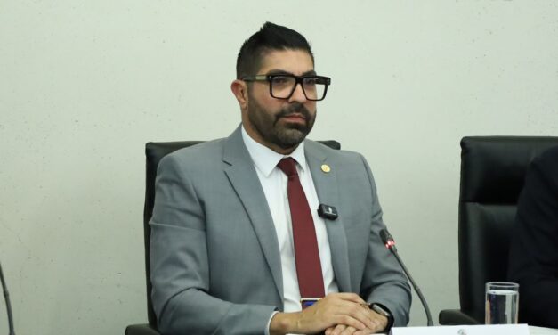 Gobernadora de Chihuahua violó la Constitución: Armando Ayala