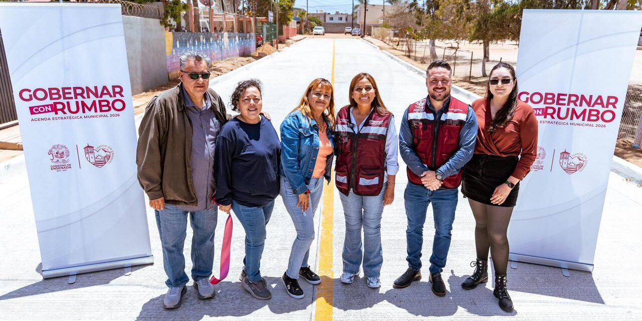 Entrega Claudia Agatón obra de pavimentación en la colonia Chapultepec II