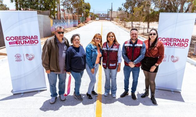 Entrega Claudia Agatón obra de pavimentación en la colonia Chapultepec II
