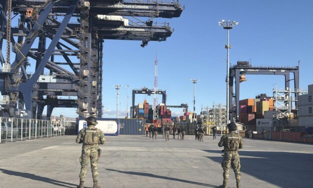 DECOMISAN 4 CARROS DE LUJO EN 2 CONTENEDORES EN PATIOS FISCALES DE ENSENADA