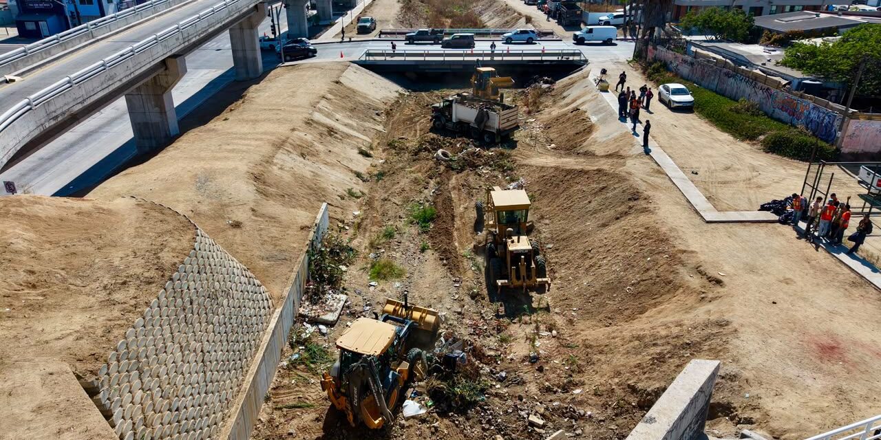 Beneficia Gobierno de Claudia Agatón a más de 25 mil ensenadenses con jornada de limpieza en el Arroyo El Gallo