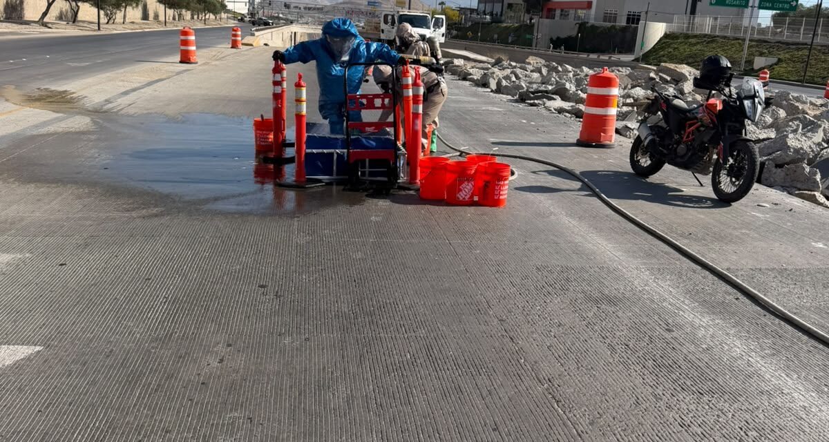 AUTORIDADES DE TIJUANA CONTROLAN DERRAME DE ÁCIDO EN EL BULEVAR 2000