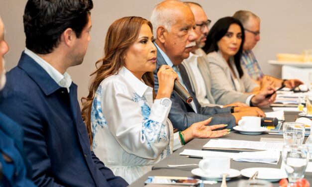 SE REÚNE ALCALDESA DE ENSENADA CLAUDIA AGATÓN CON INTEGRANTES DEL CCEE; ANALIZAN NUEVOS RETOS