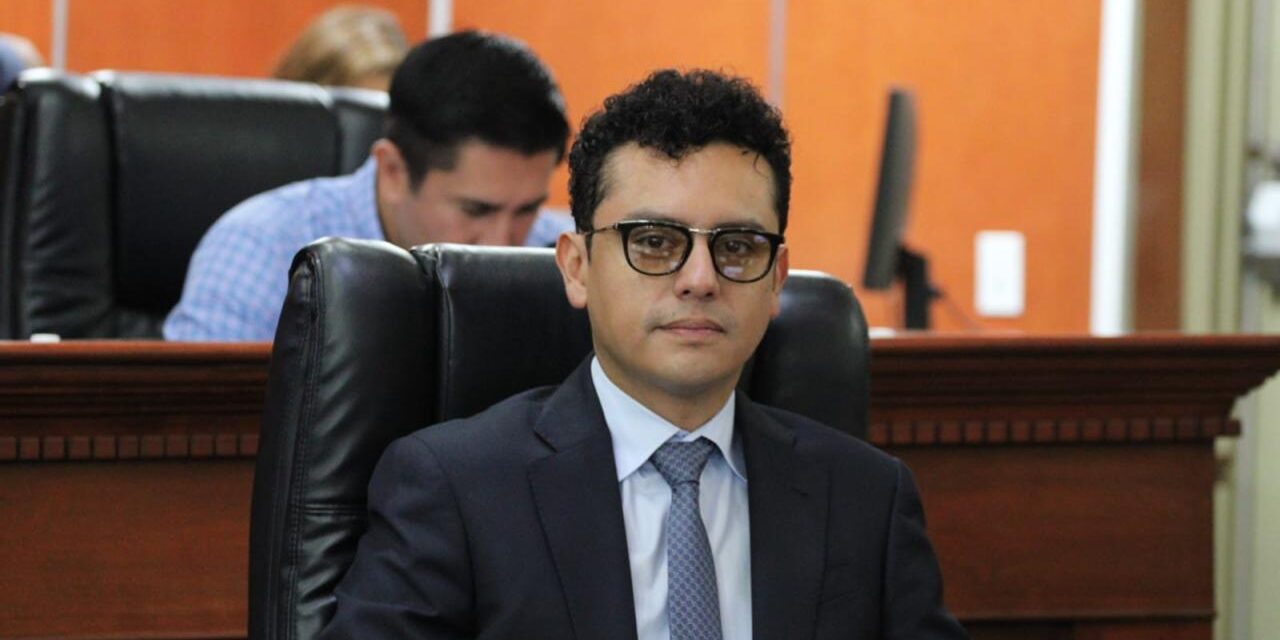 ELIGE CONGRESO DEL ESTADO NUEVA MESA DIRECTIVA; LA ENCABEZA EL DIPUTADO ELIGIO VALENCIA