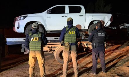 FISCALÍA RECUPERA VEHÍCULO CON REPORTE DE ROBO TRAS CATEO EN SAN QUINTÍN
